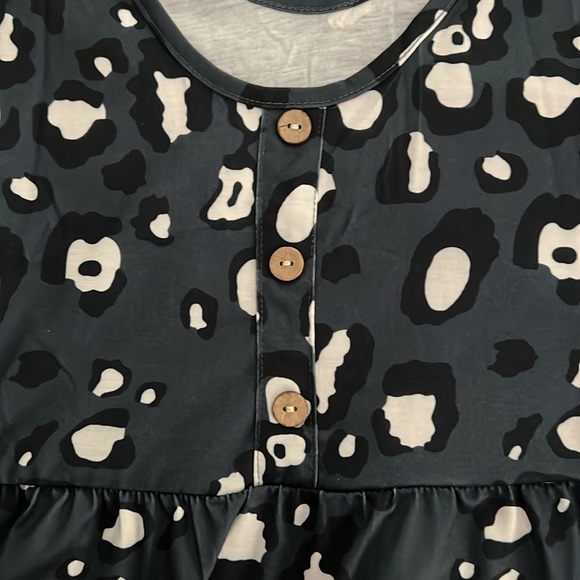 Leopard Dress - Picture 2 of 10